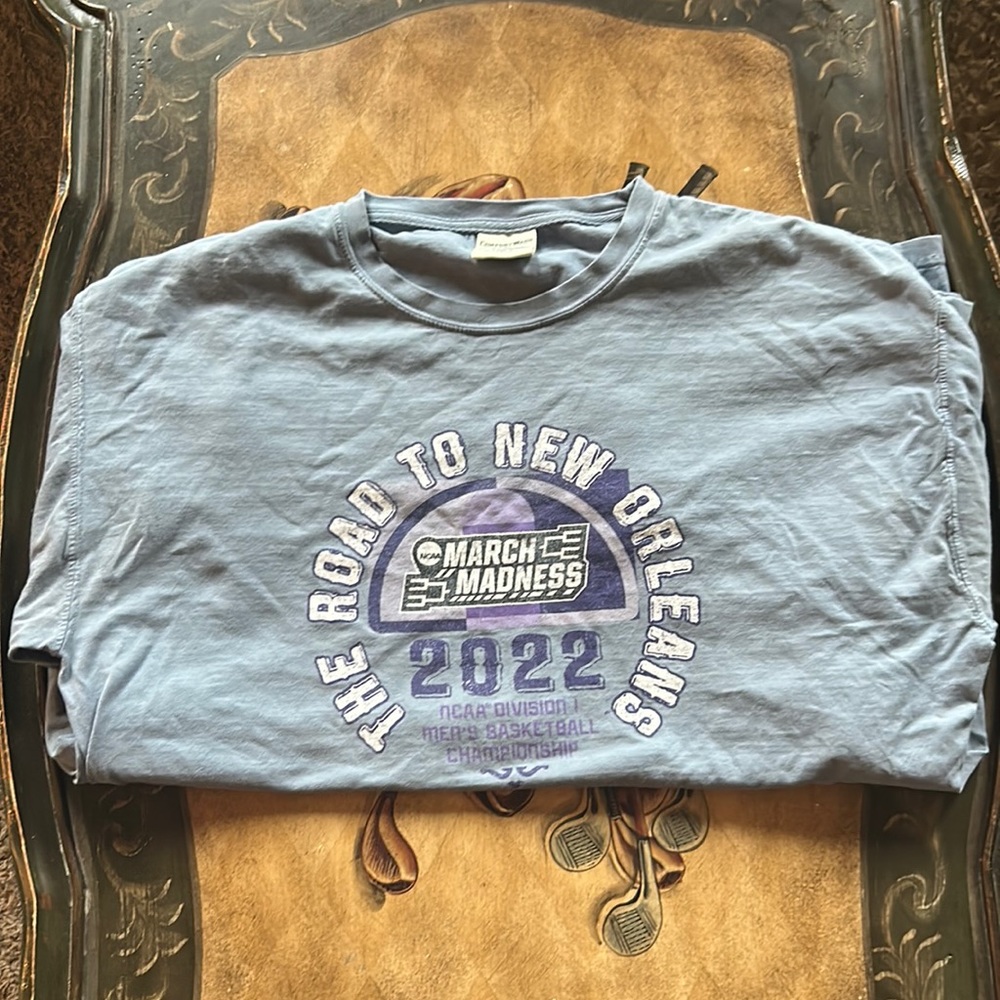 Rare limited edition 2022 March Madness Road to New Orleans Long Sleeve